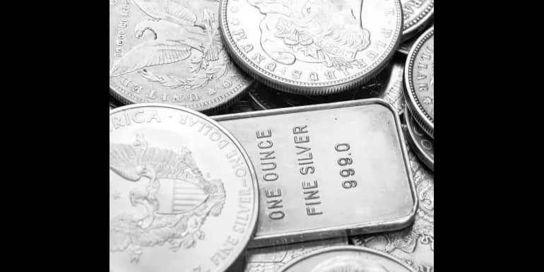 Czy warto inwestować w srebro? Korzyści, ryzyka i perspektywy dla inwestorów