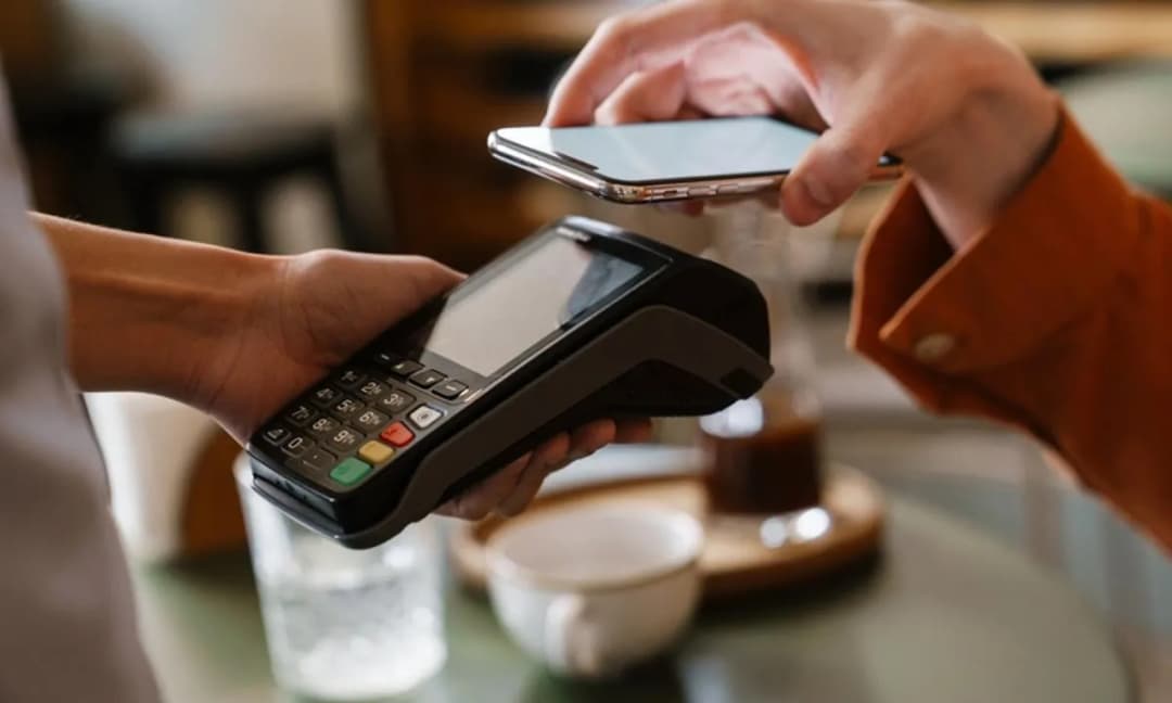 Jak płacić telefonem w Millenium po zmianach w usługach?