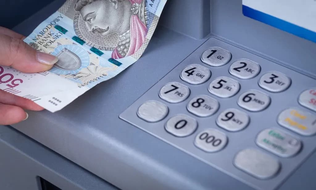 Jak długo trwa przelew z PKO do mBanku? Sprawdź, co wpływa na czas transferu