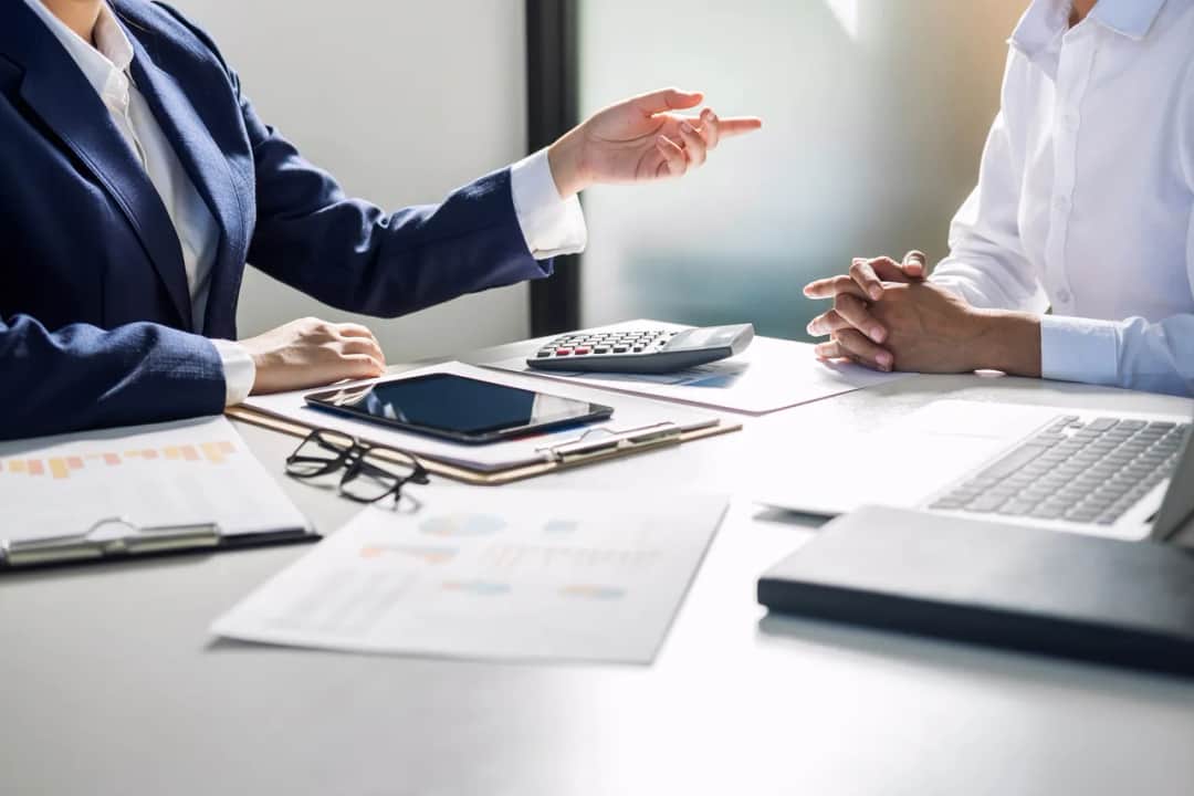 Jak zatrzymać odsetki u komornika – skuteczne sposoby na ograniczenie zadłużenia