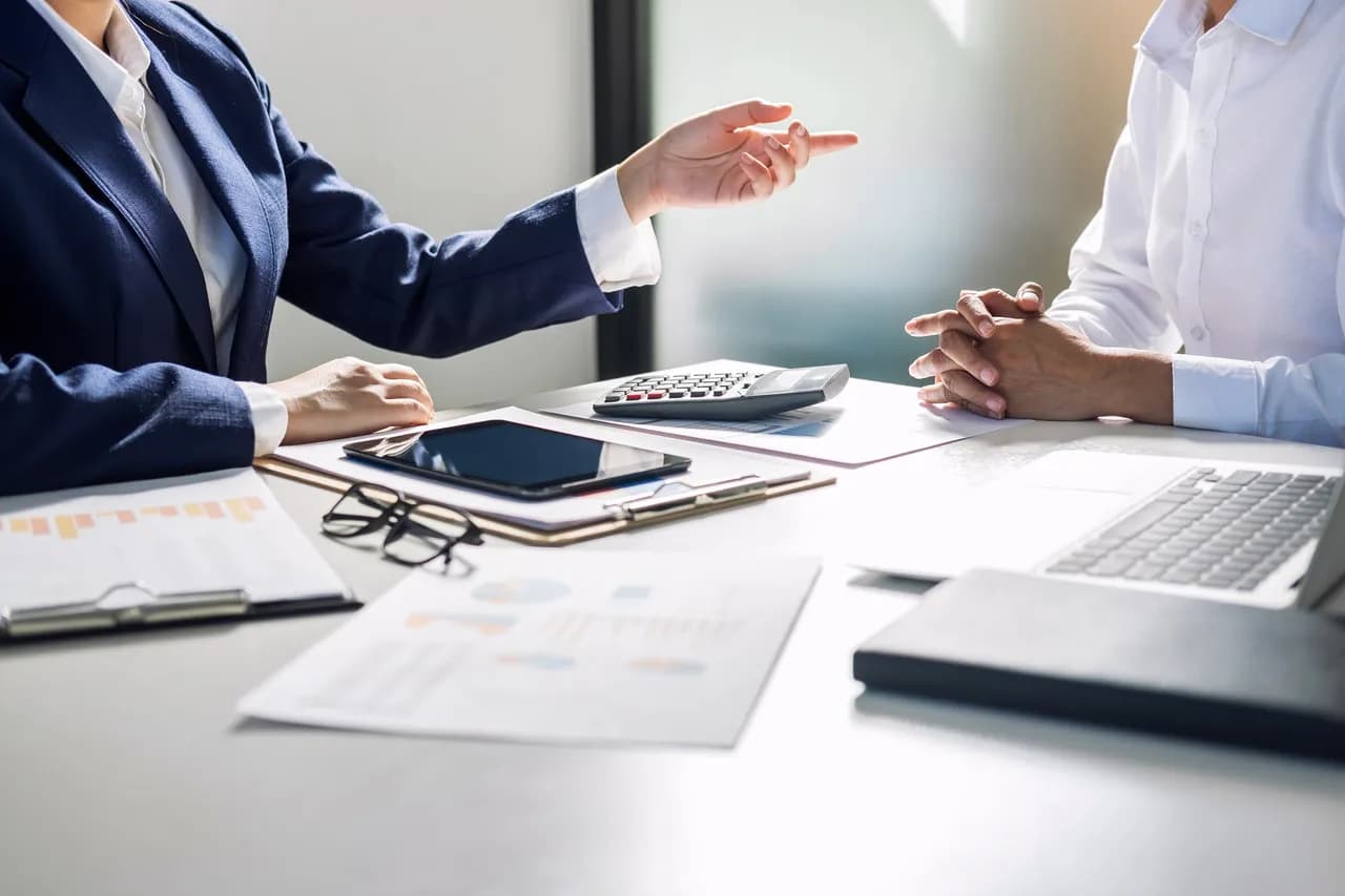 Jak zatrzymać odsetki u komornika – skuteczne sposoby na ograniczenie zadłużenia